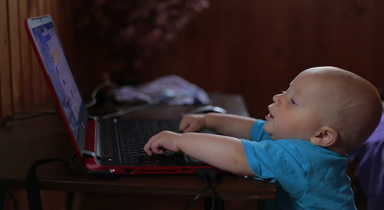 kelas-ict-ilmu-internet-dalam-talian-perniagaan-bisnes-cuti-sekolah-belajar-IT